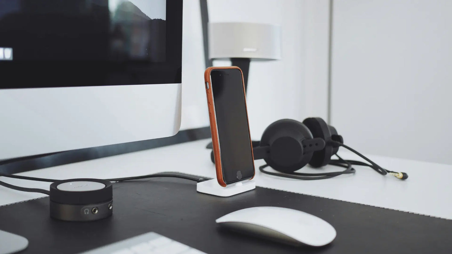 how do i know if my magic mouse is charging