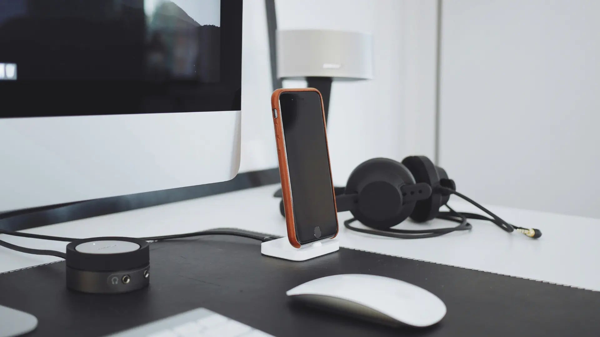 how do i know if my magic mouse is charging
