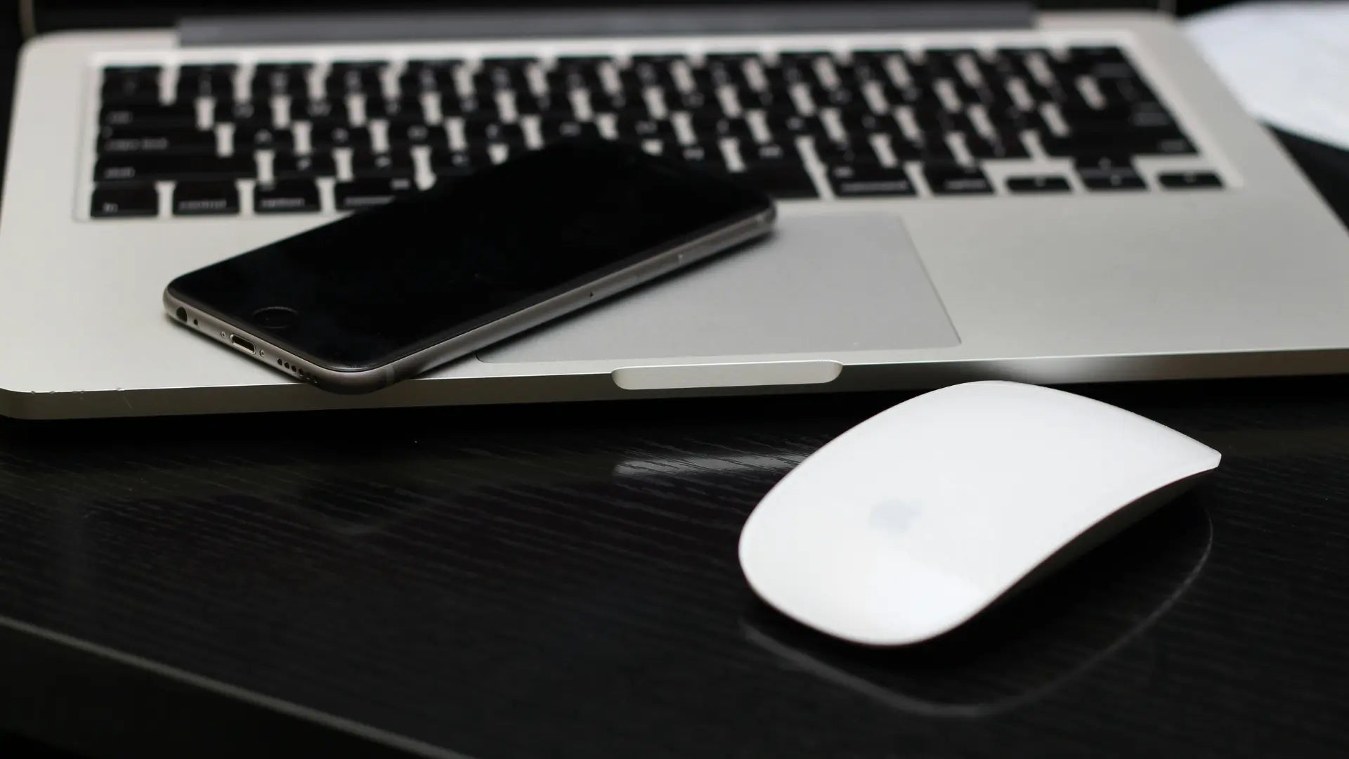Können diese Magic Mouse -Hacks die Ergonomie und das Laden verbessern